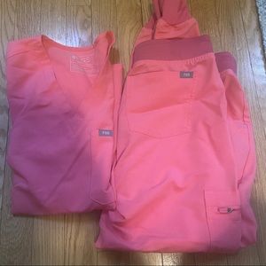 Neon pink Figs XS Catarina one pocket top